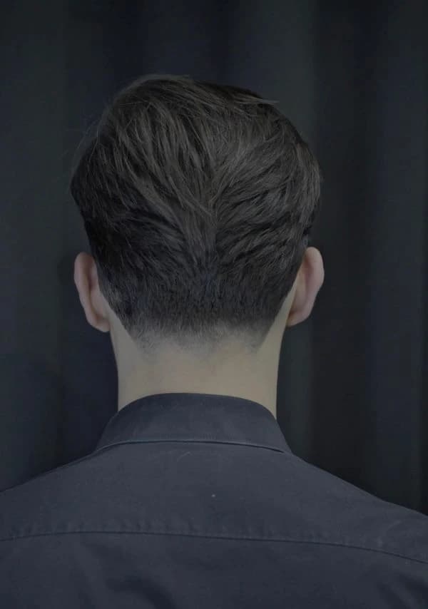 Low Fade Haarschnitt von hinten – WHYEM Barber Wien