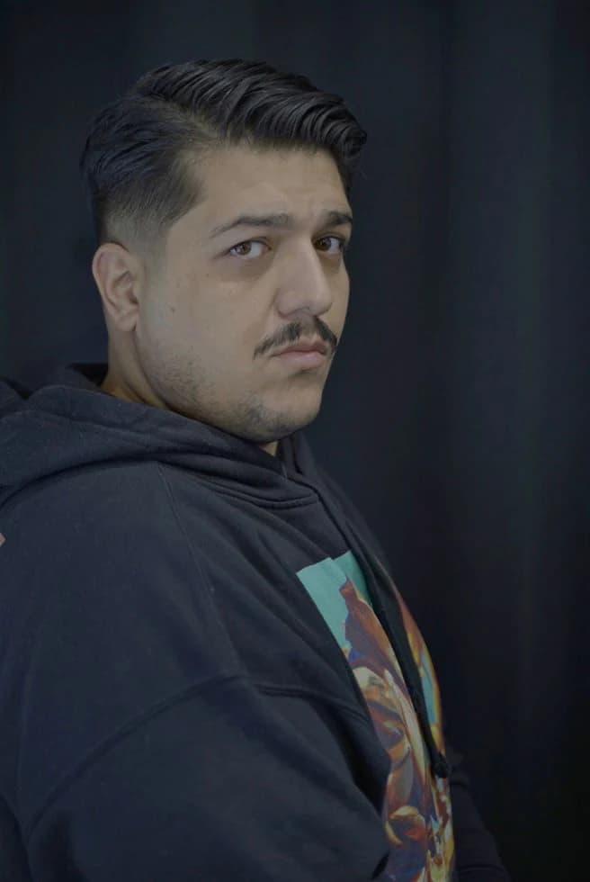 Mid Fade Haarschnitt von der Seite – WHYEM Barber Wien